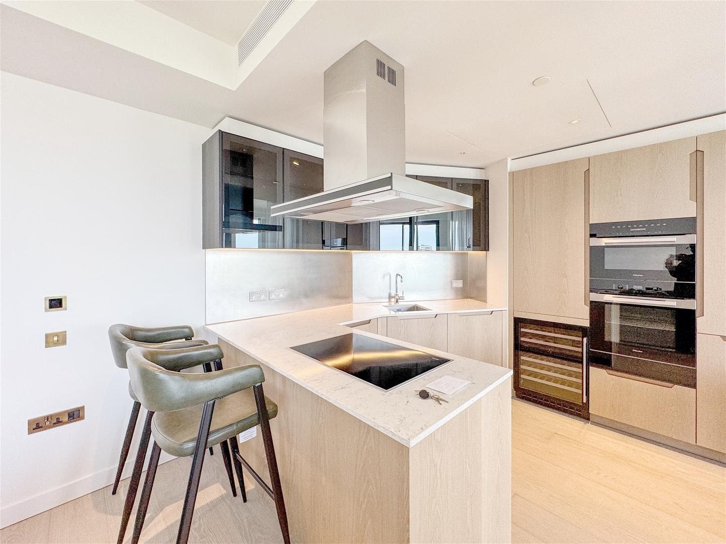 Flat Nine Elms Lane in Greater London