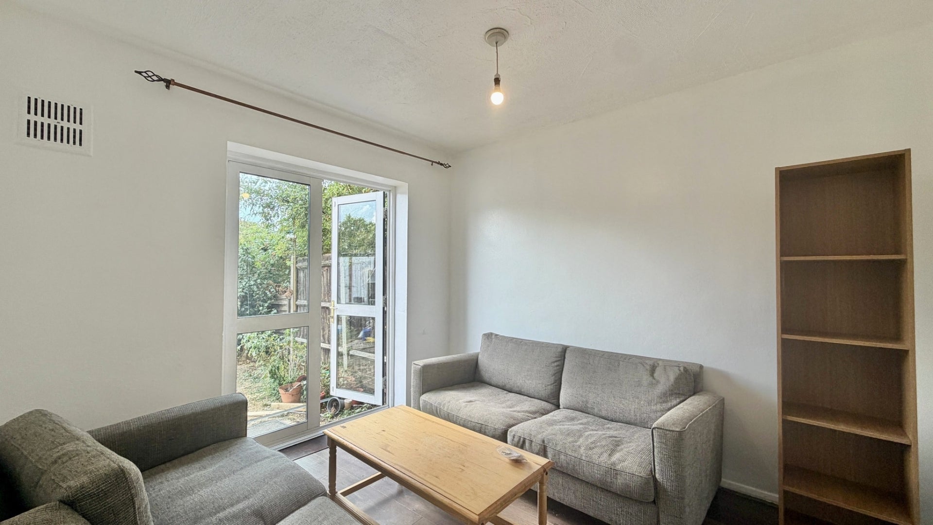 Flat Redcar Close in Greater London