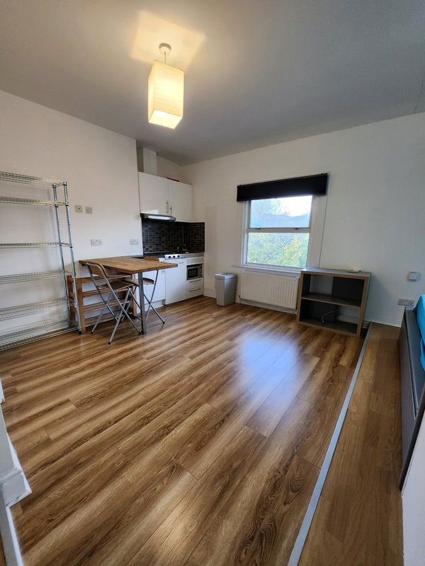 Flat Camden Park Road in Greater London