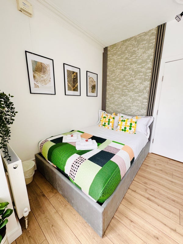 Room Metchley Court in Birmingham