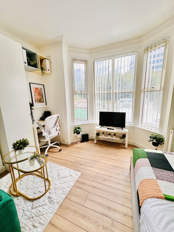 Room Metchley Court in Birmingham