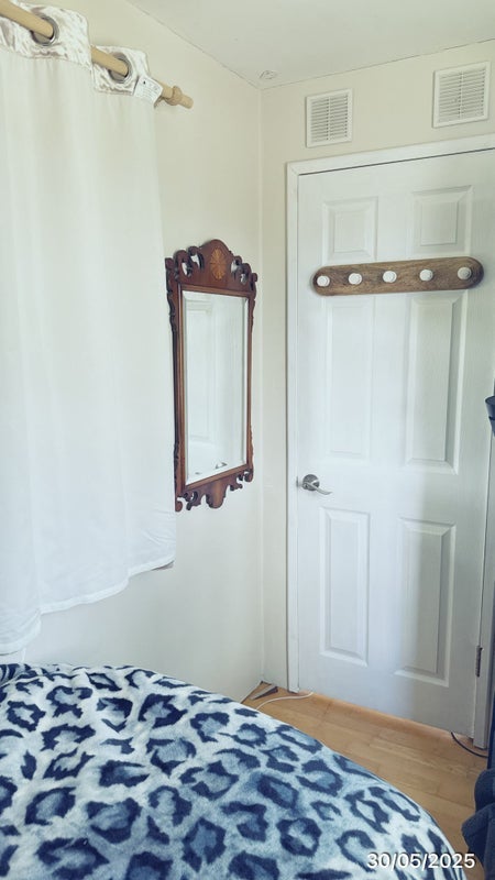 Room Mortlake High Street in Greater London
