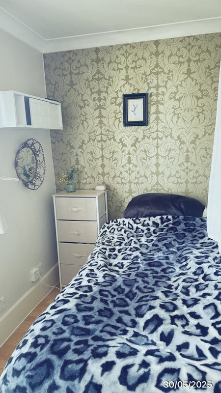 Room Mortlake High Street in Greater London