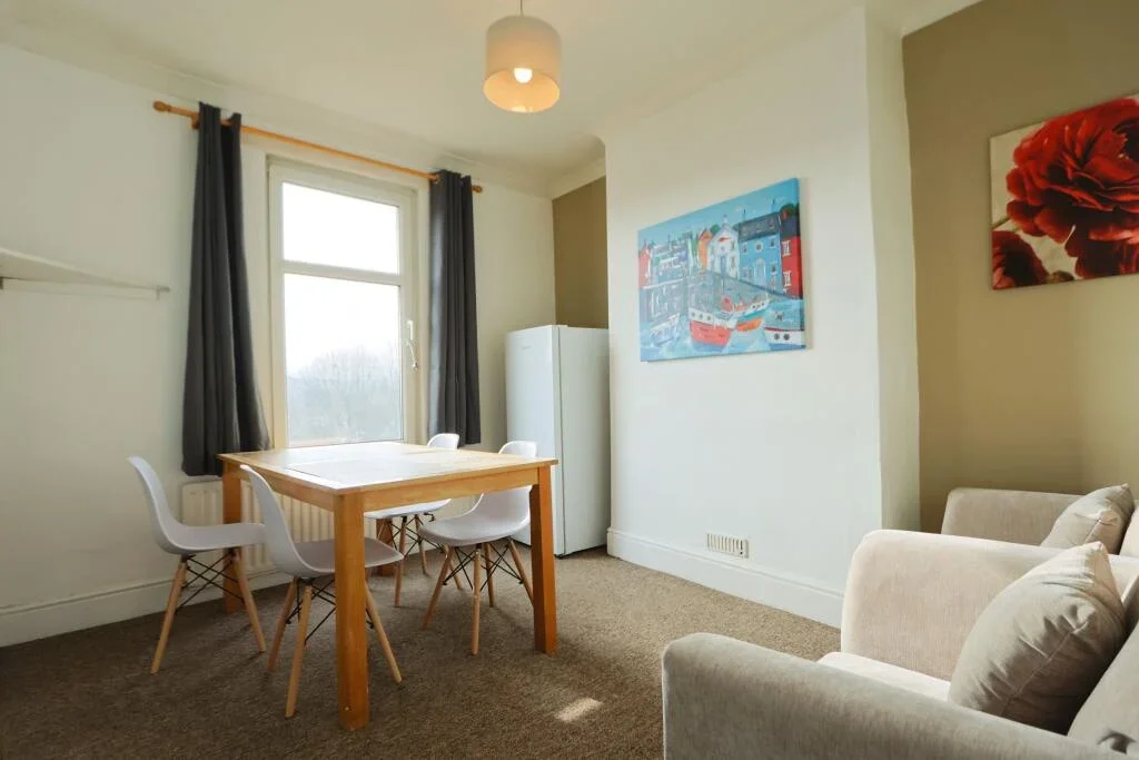 Room Cotswold Road in Bristol