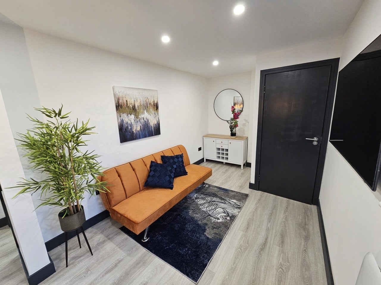 Room Cotswold Close in Greater London