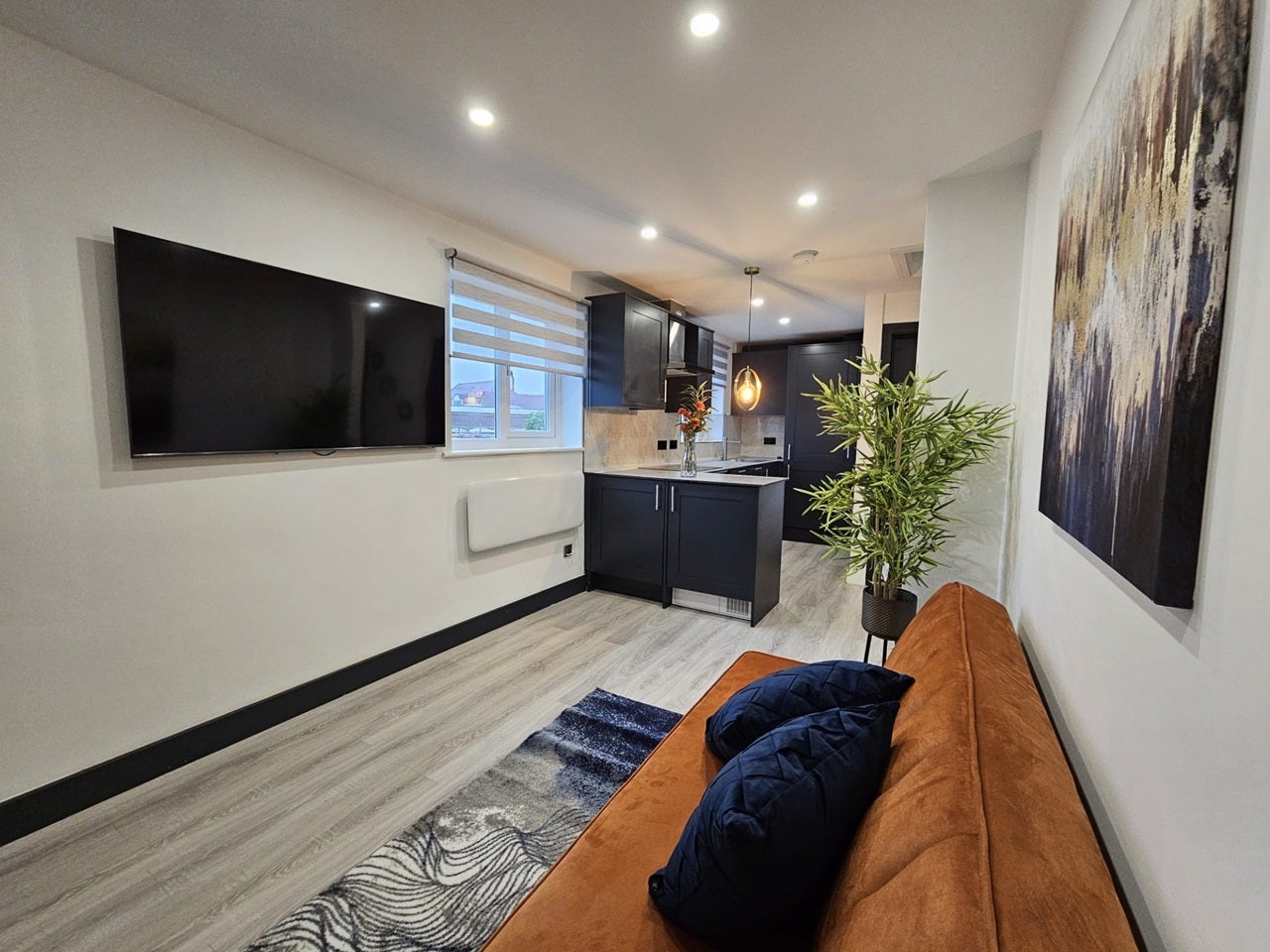 Room Cotswold Close in Greater London