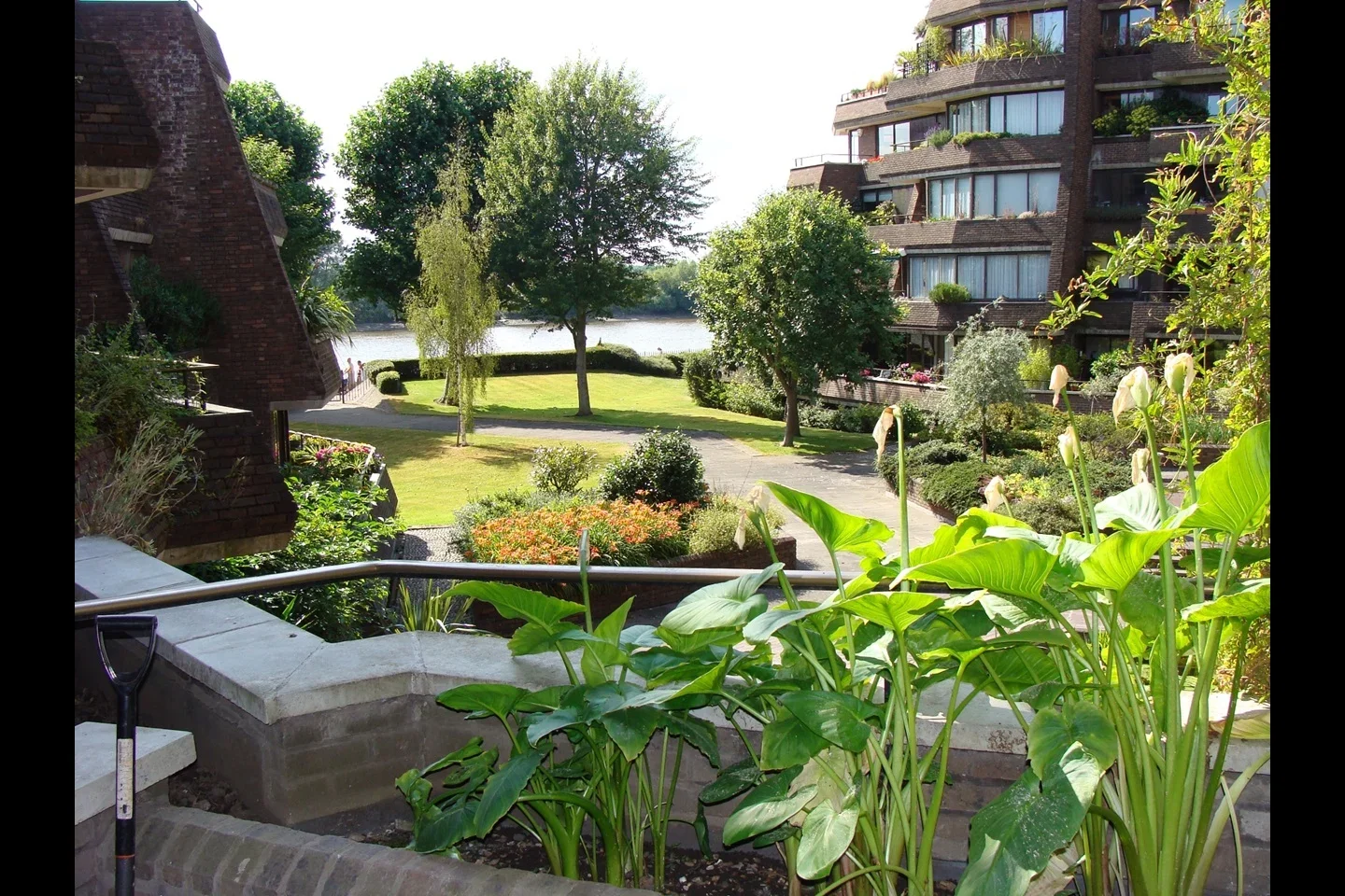 Flat Eternit Walk in Greater London