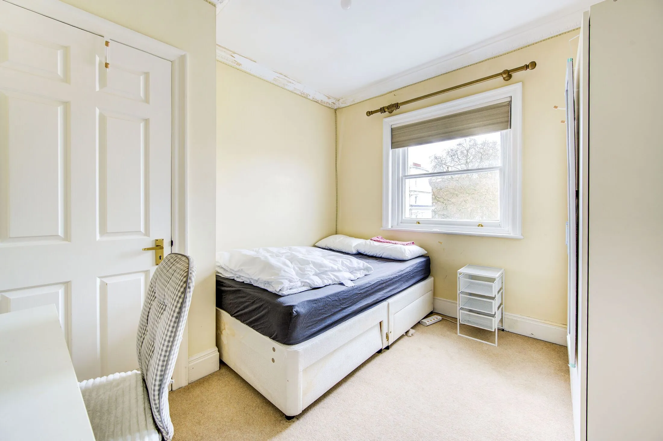 Flat Gloucester Road in Greater London