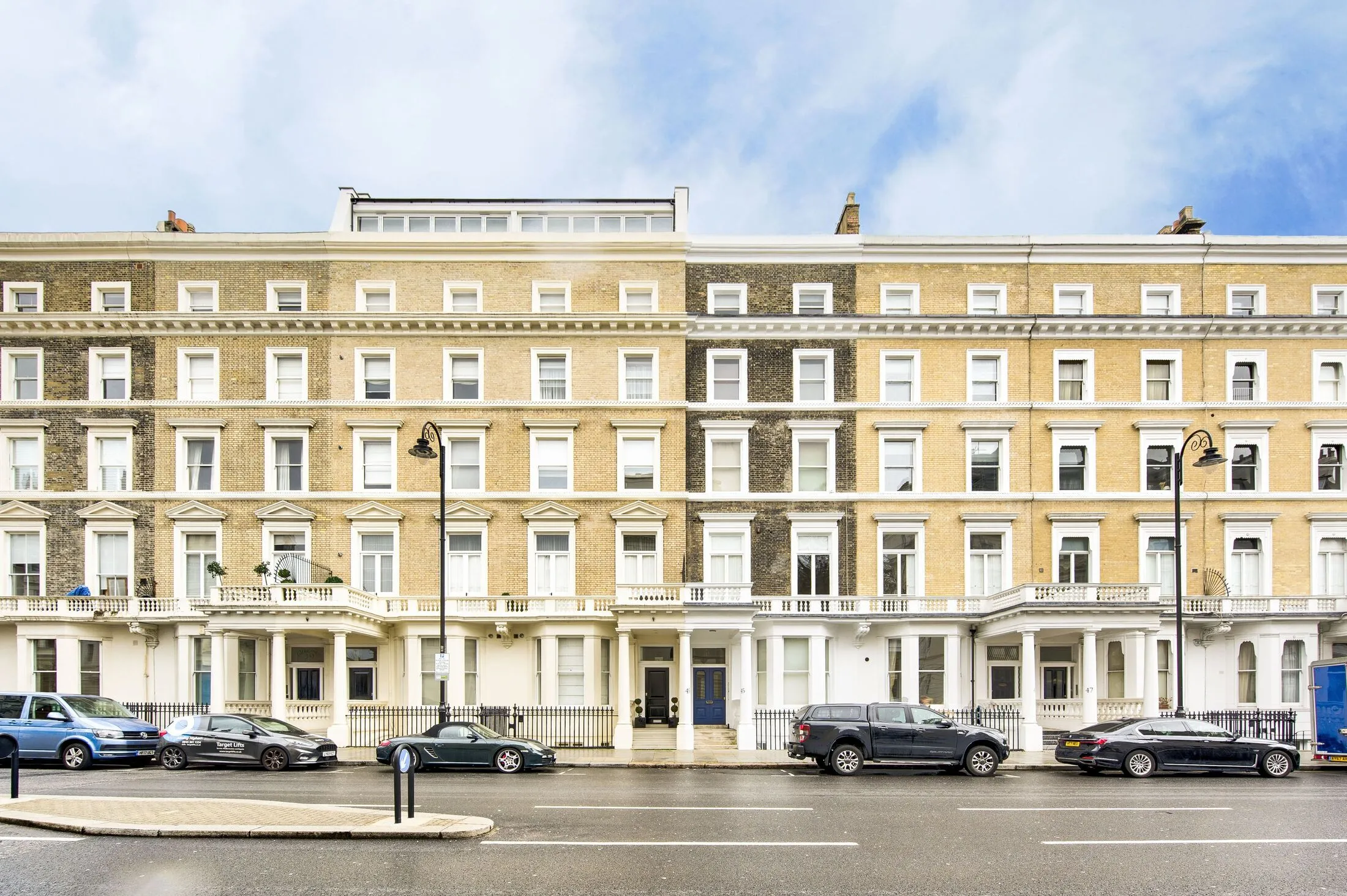 Flat Gloucester Road in Greater London