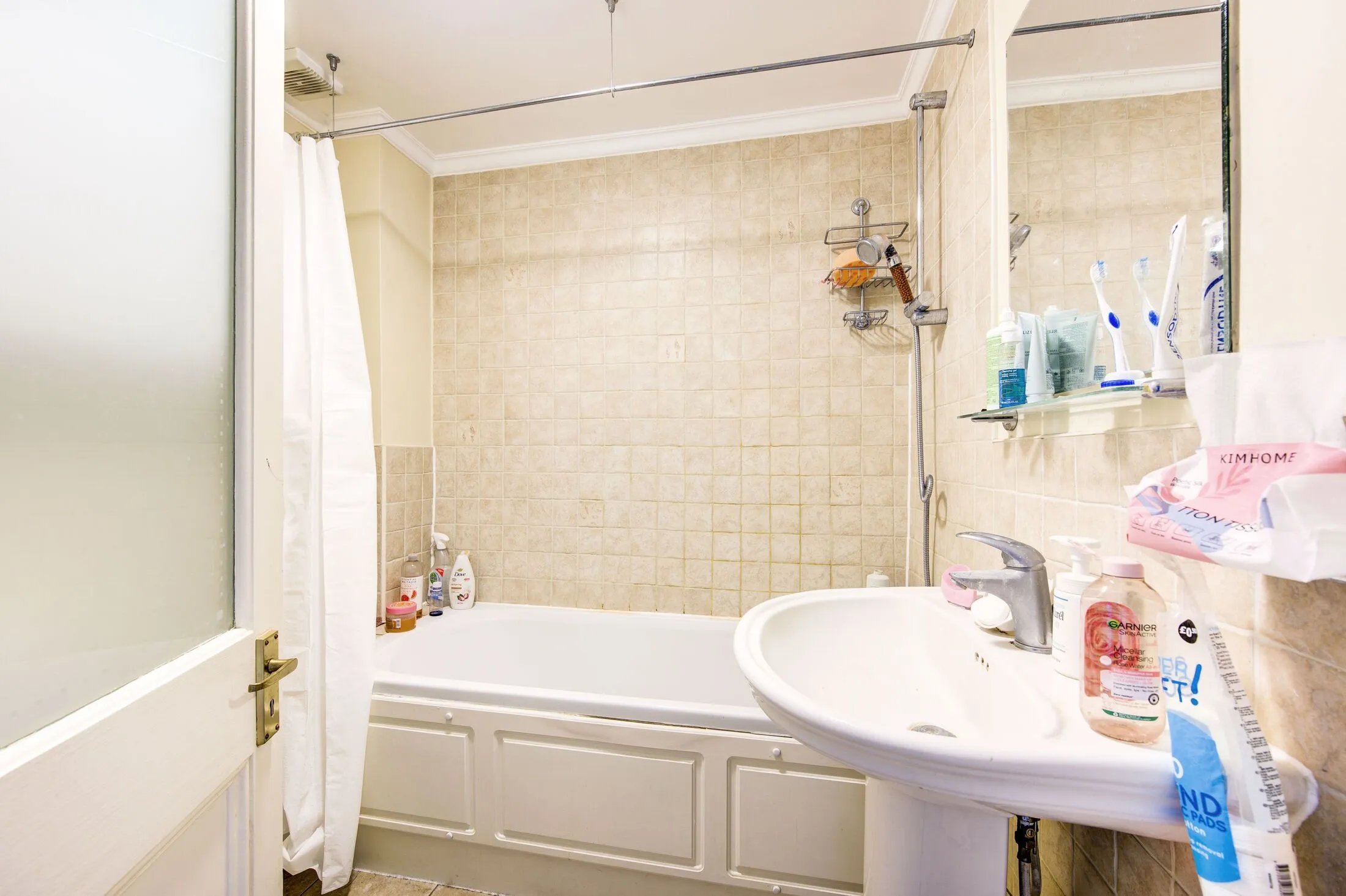 Flat Gloucester Road in Greater London