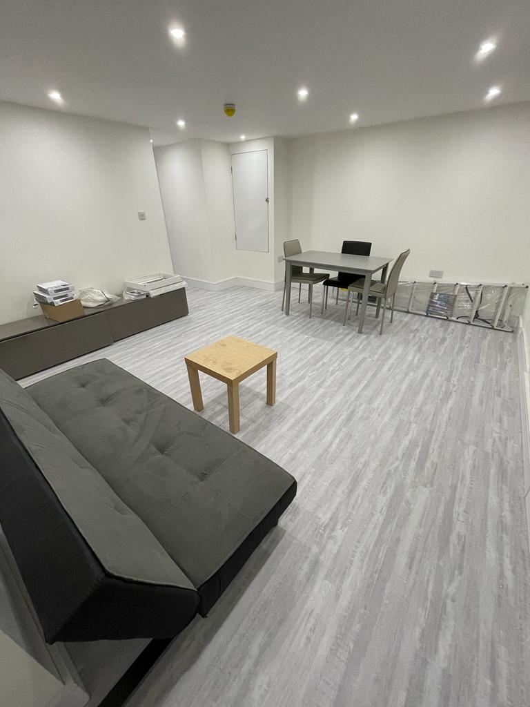 Flat Goldhawk Road in Greater London