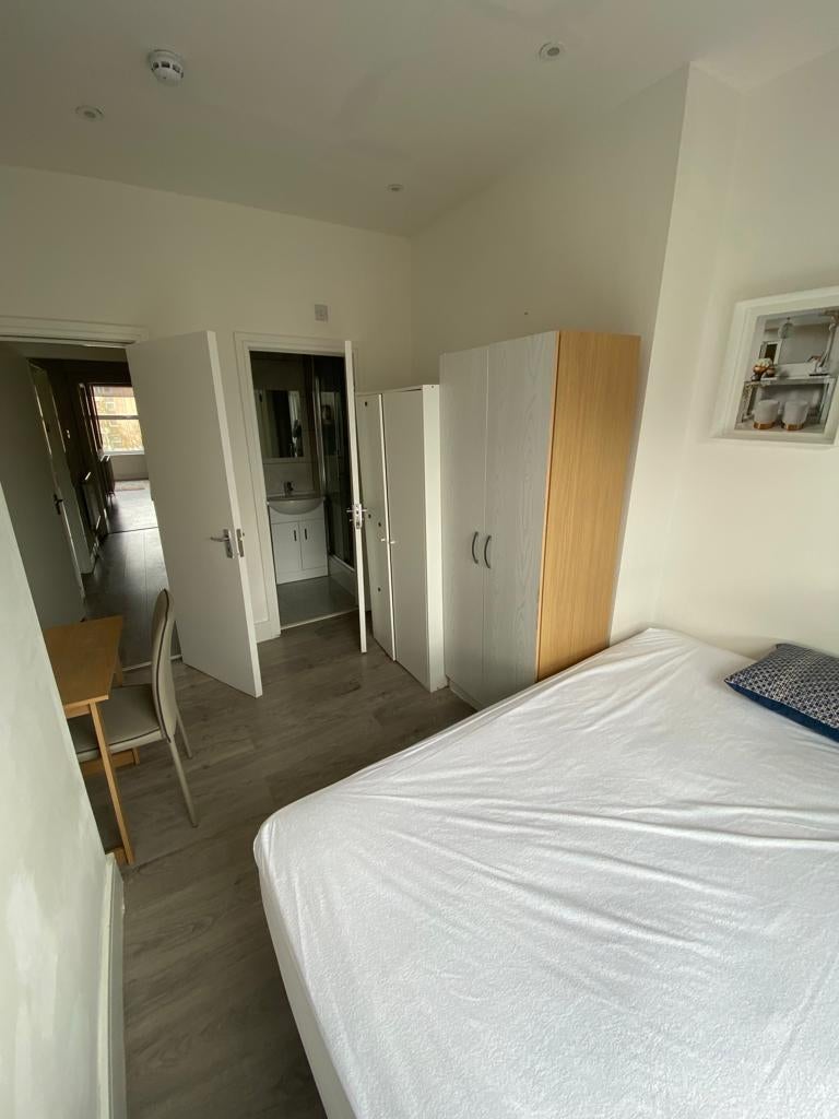 Flat Goldhawk Road in Greater London