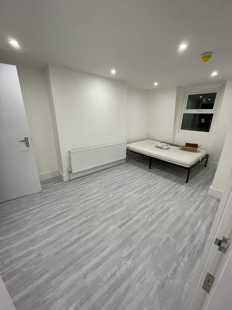 Flat Goldhawk Road in Greater London