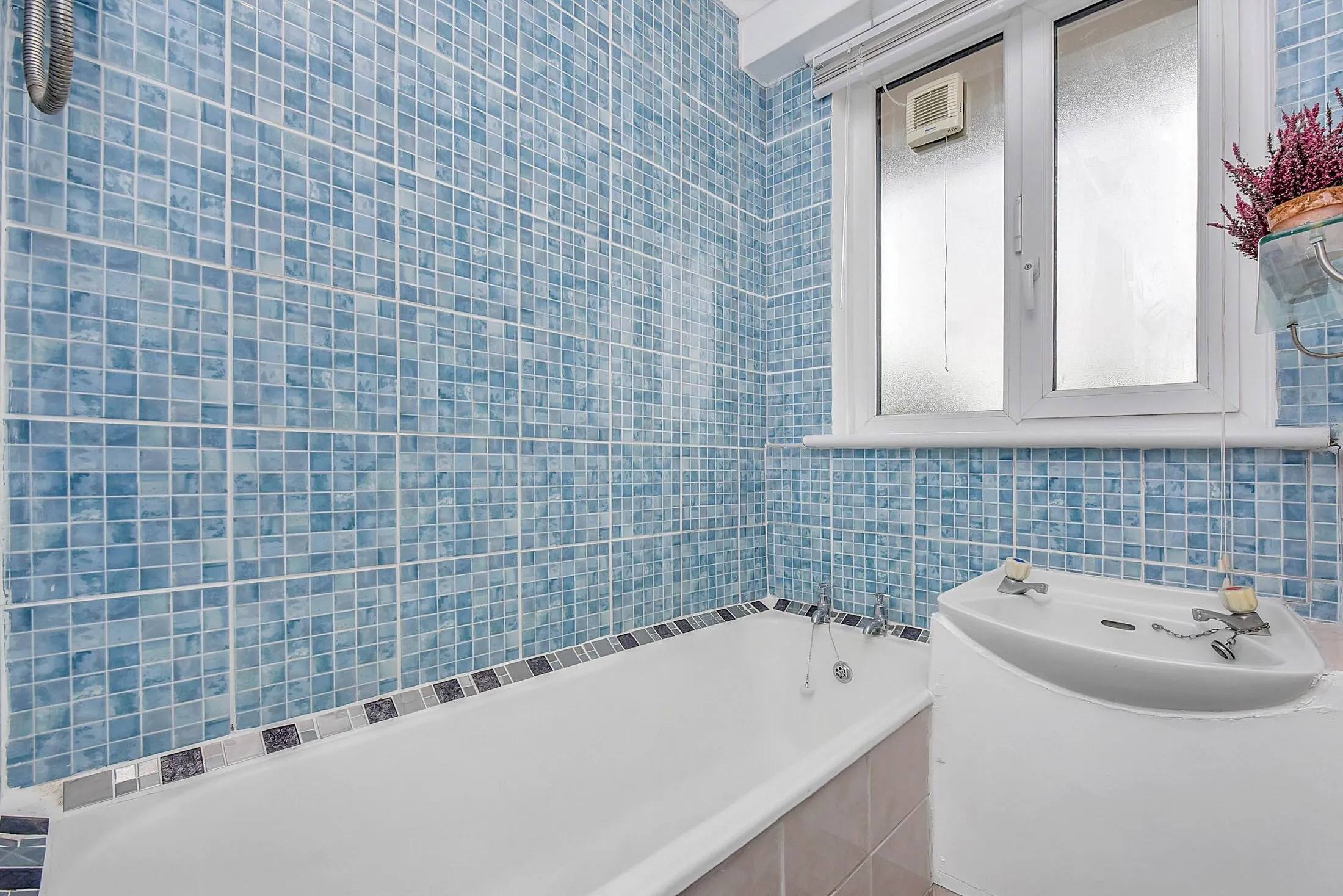 Flat Sellincourt Road in Greater London