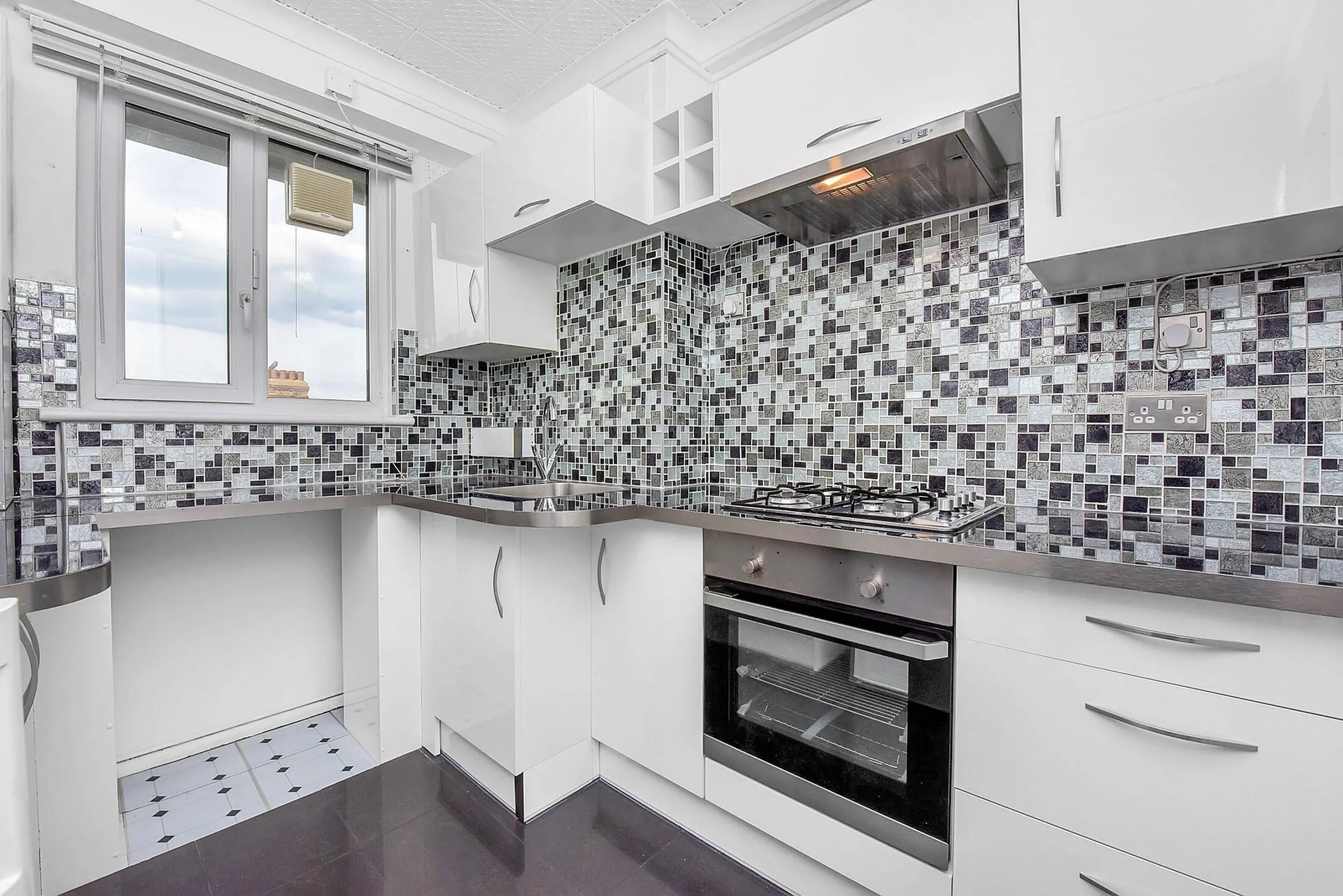 Flat Sellincourt Road in Greater London