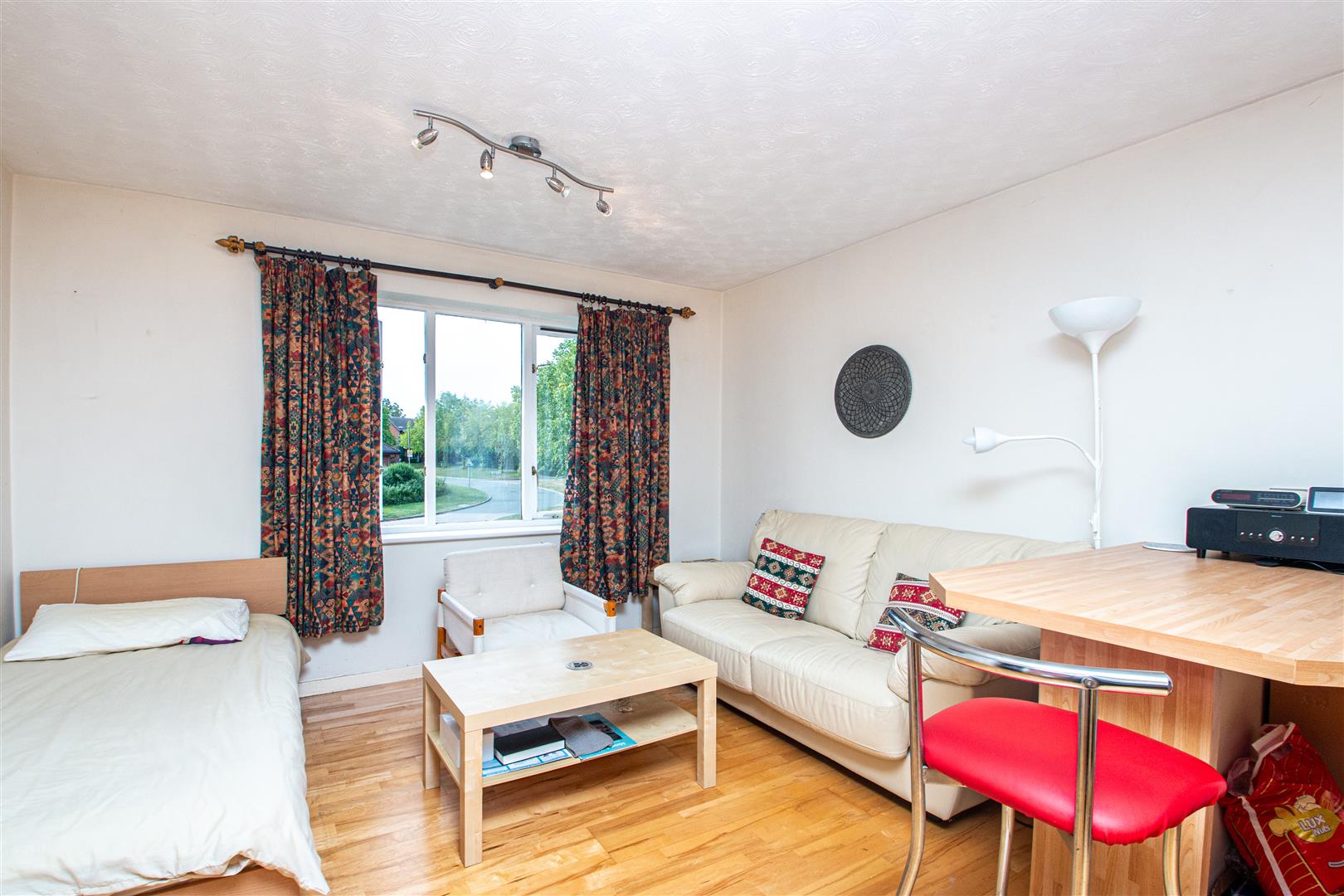 Flat Tenterden Crescent in Kents Hill, Monkston and Brinklow