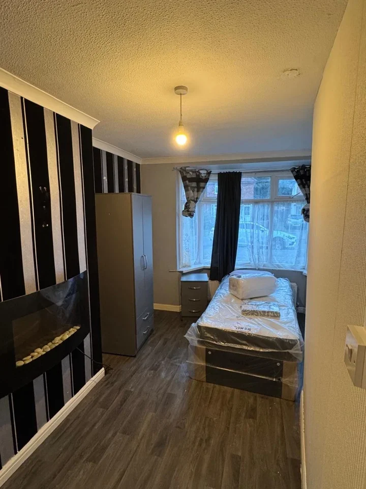 Room Broom Hall Crescent in Birmingham