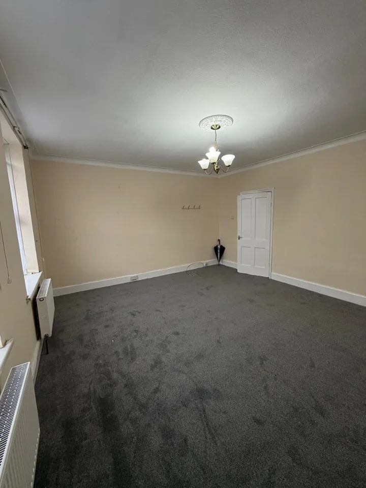 Flat Peacock Close in Greater London