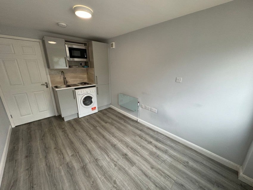 Flat Feltham Road in Borough of Spelthorne