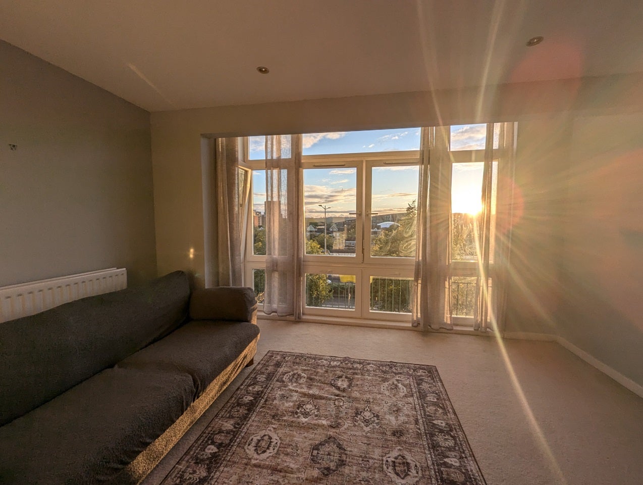 Flat Vellacott Close in Cardiff