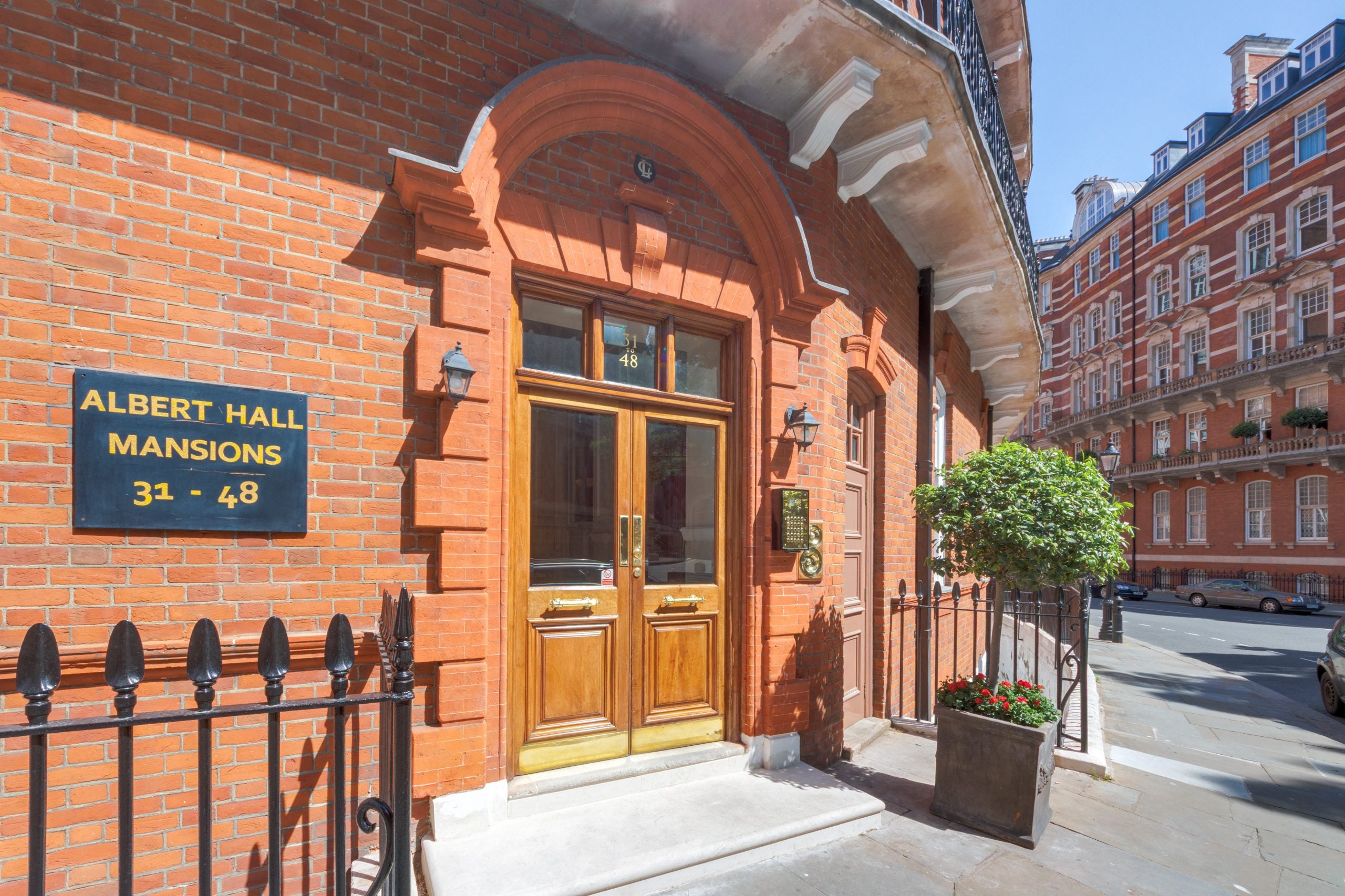 Flat Old Brompton Road in London