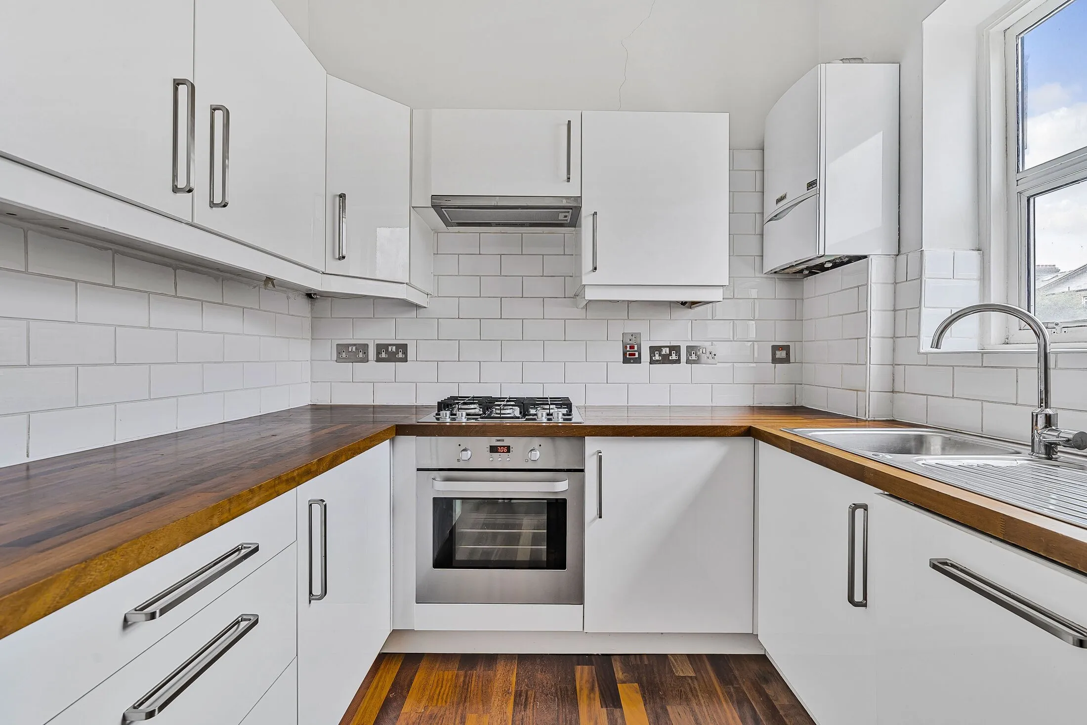 Flat Comeragh Road in Greater London