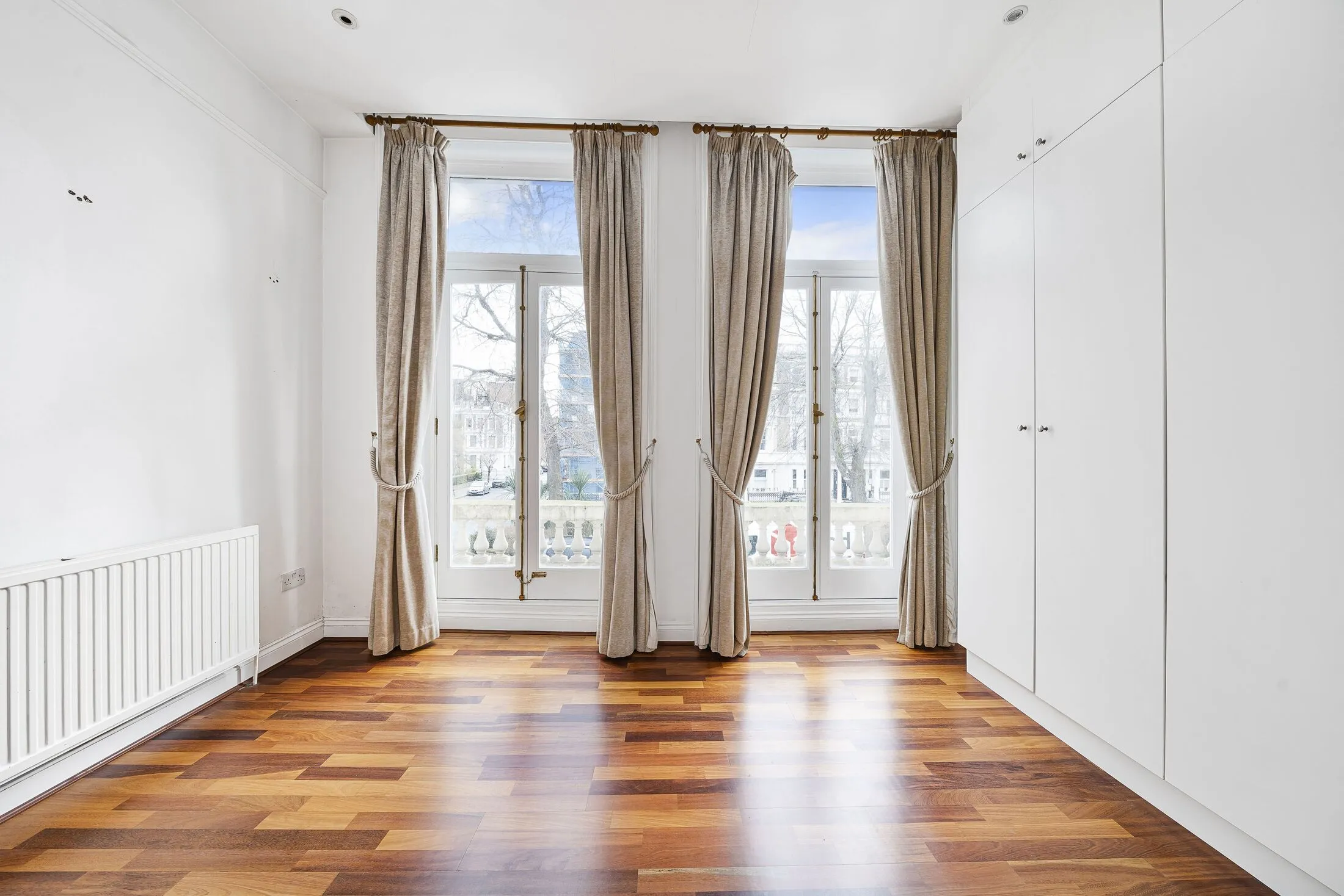 Flat Comeragh Road in Greater London