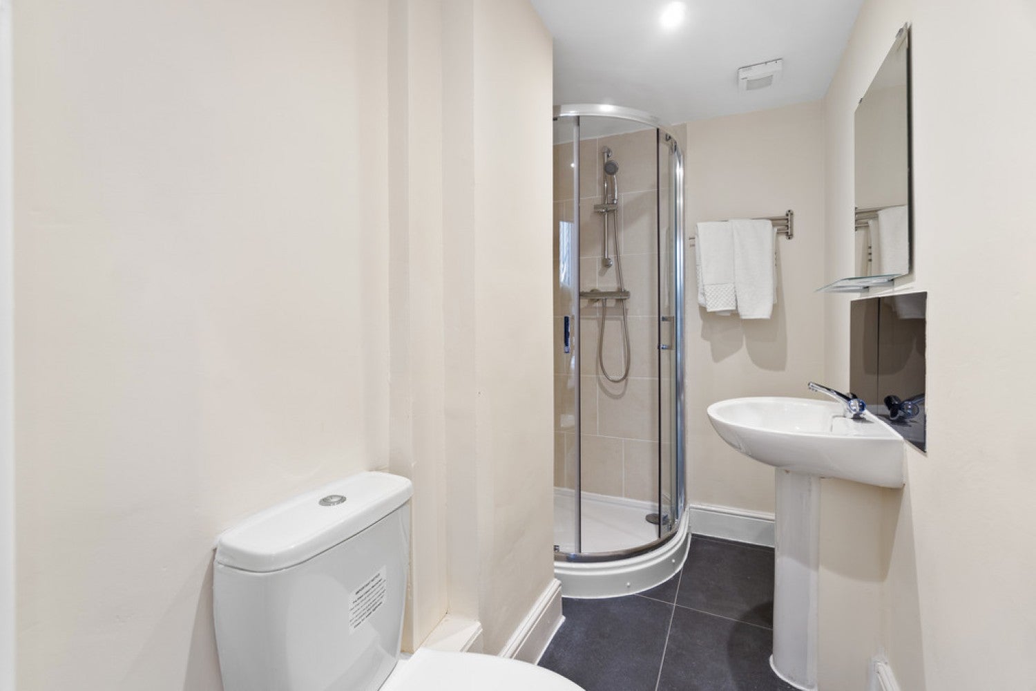 Flat Crestfield Street in Greater London