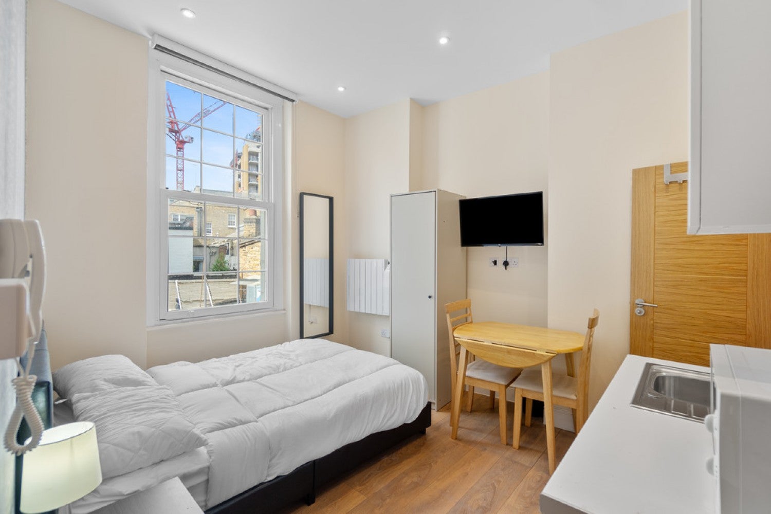 Flat Crestfield Street in Greater London