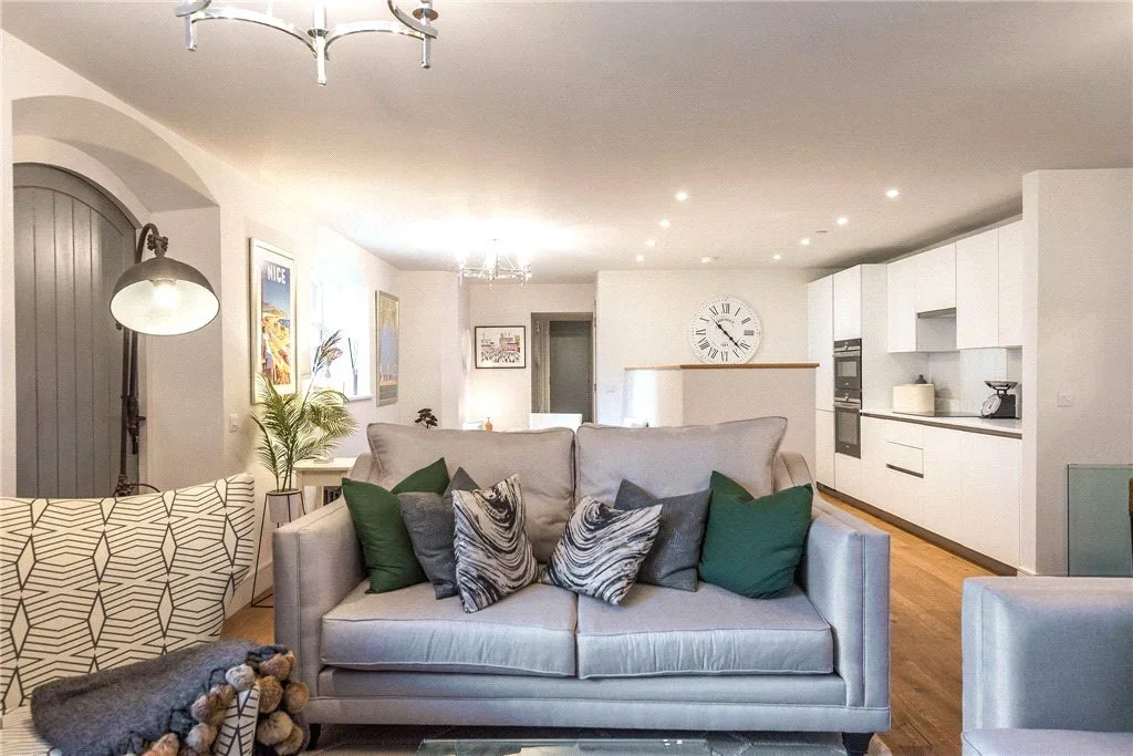 Flat Donaldson Drive in City of Edinburgh