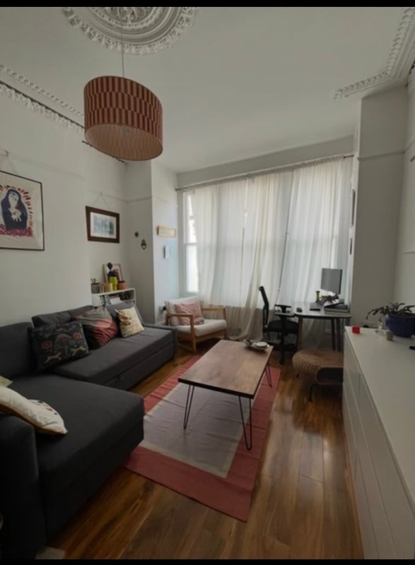 Flat Arodene Road in Greater London