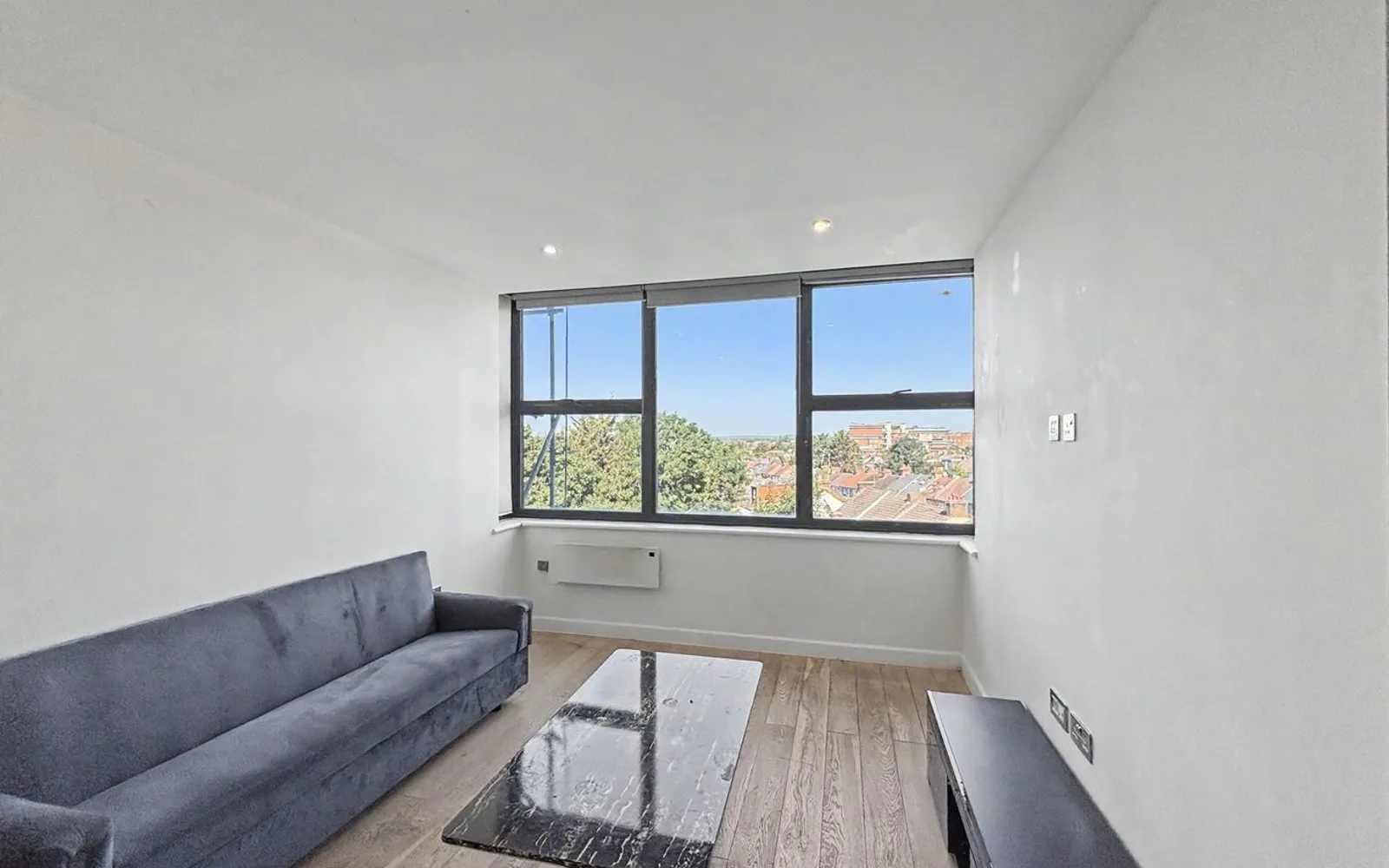Flat Northolt Road in Greater London