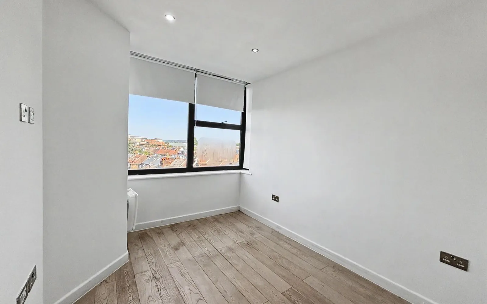 Flat Northolt Road in Greater London