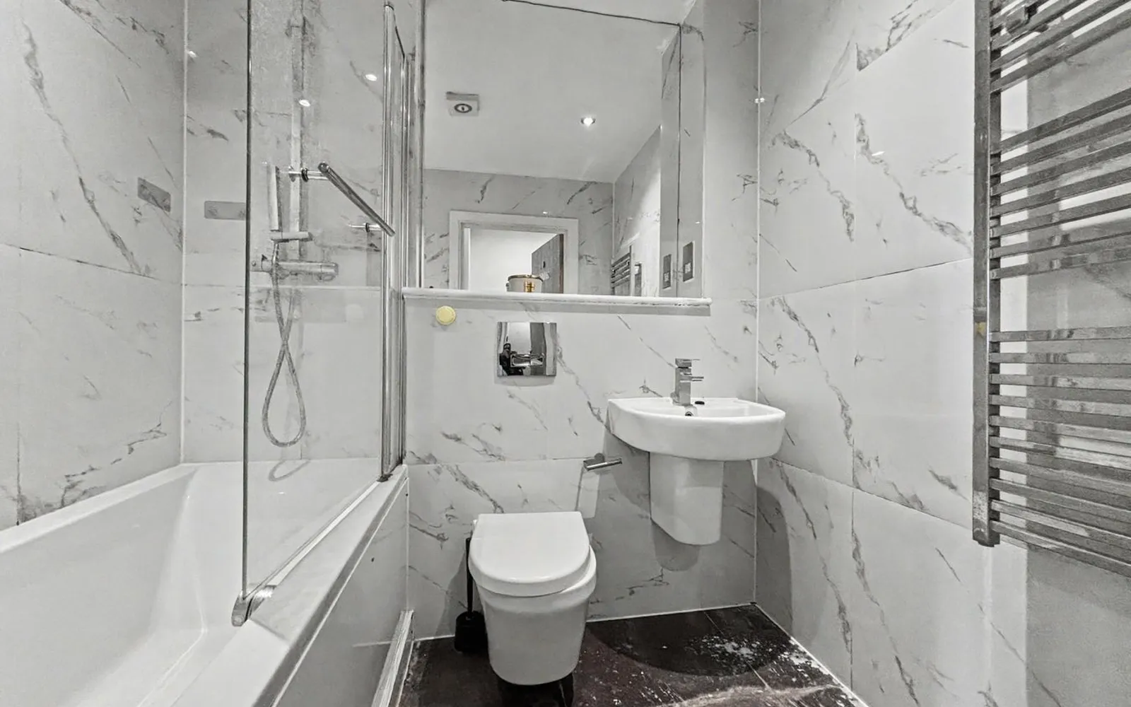 Flat Northolt Road in Greater London