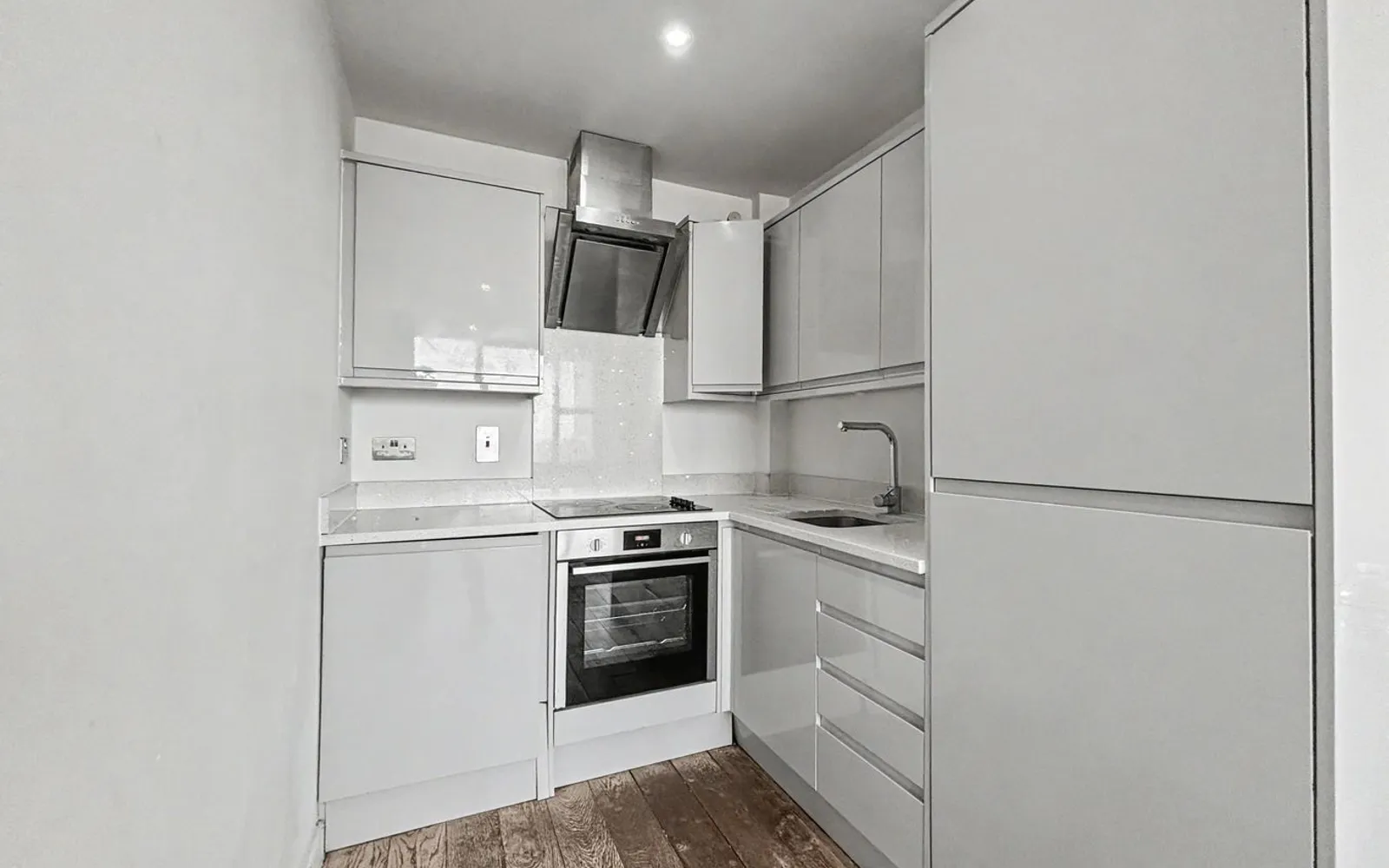 Flat Northolt Road in Greater London