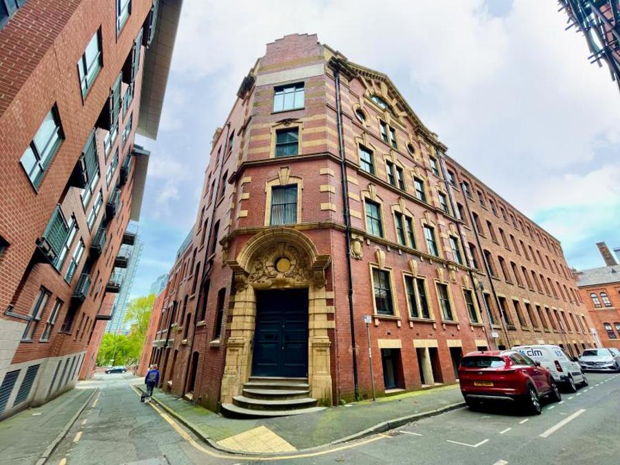 Flat Naples Street in Manchester