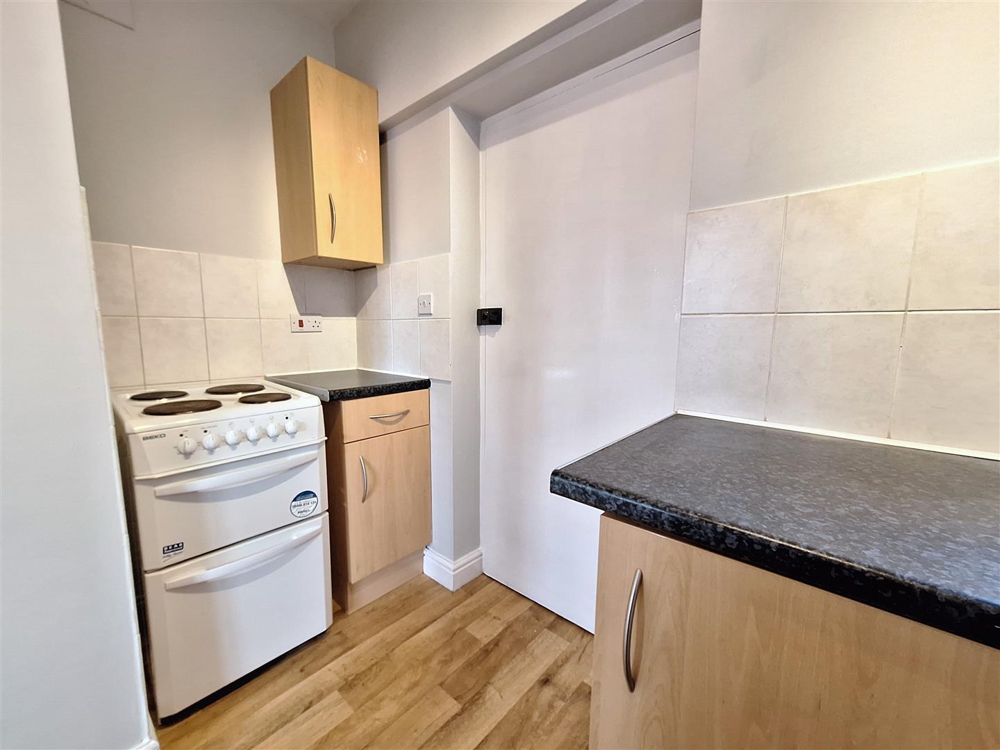 Flat Downshire Square in Reading
