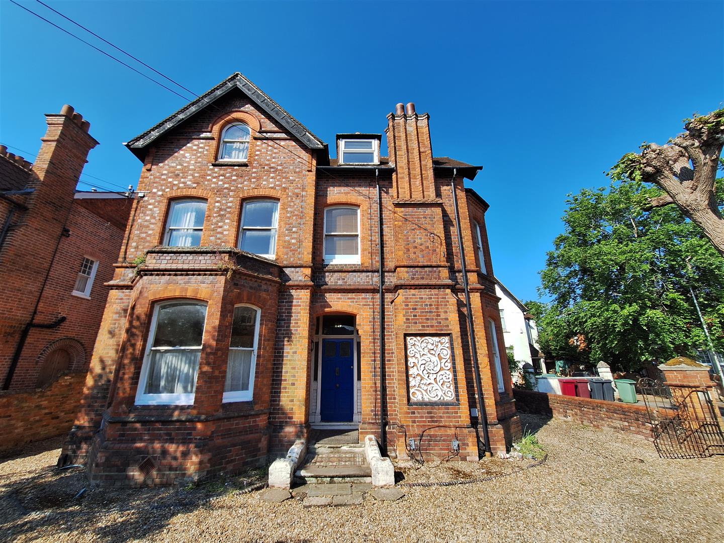Flat Downshire Square in Reading