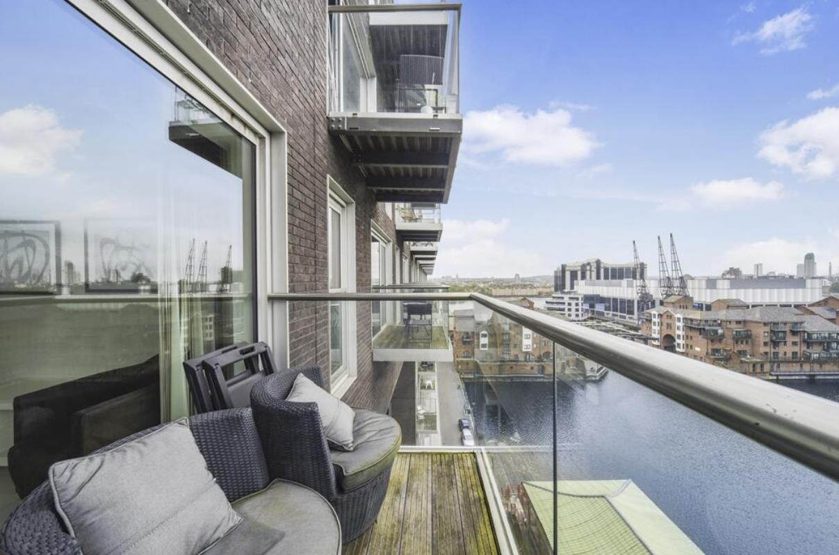 Flat Alexia Square in Greater London