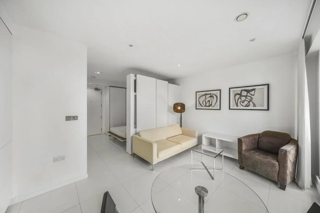 Flat Alexia Square in Greater London