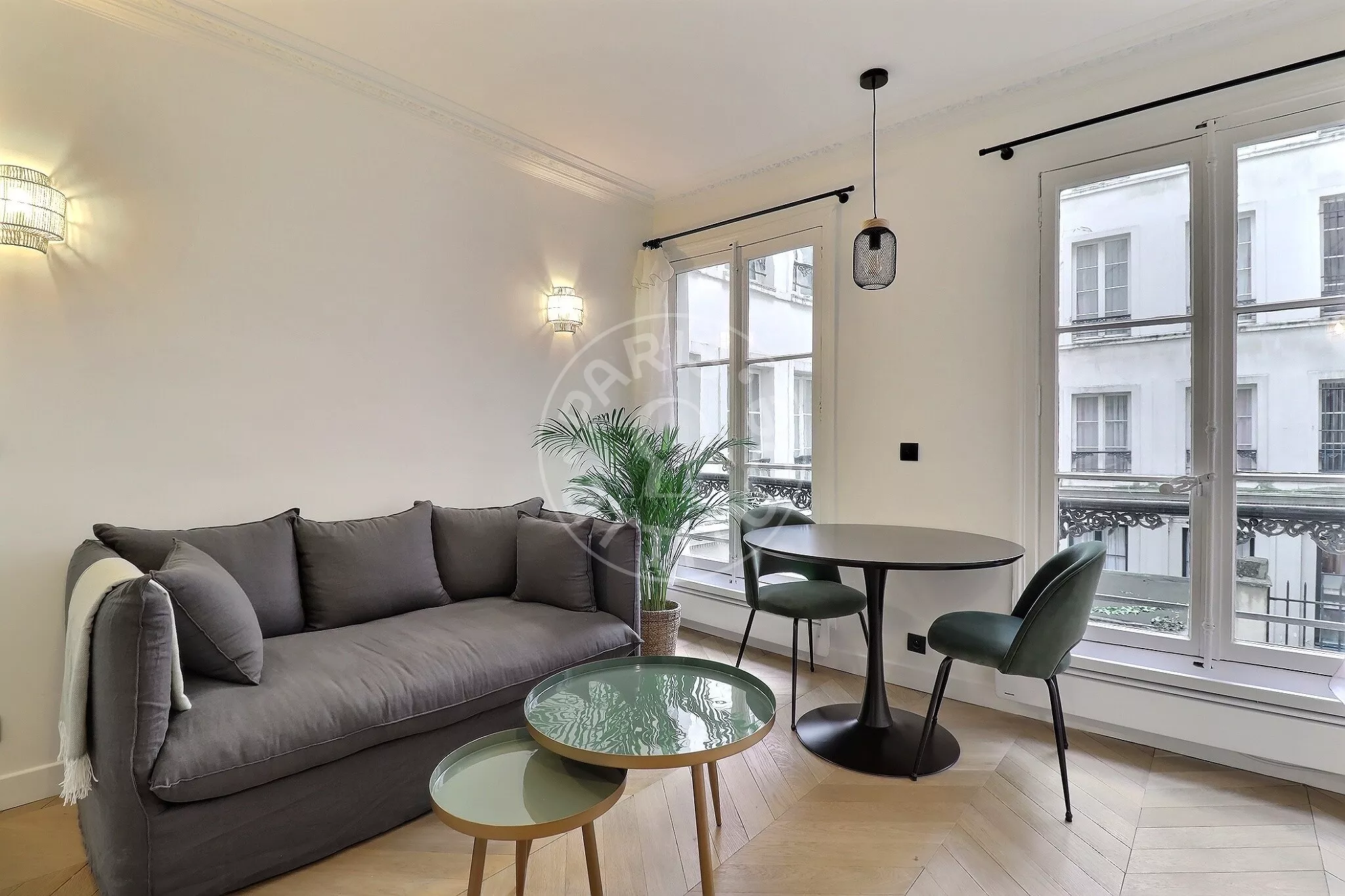 Flat Rue de Verneuil in Paris