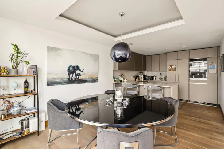 Flat Juniper Drive in Greater London