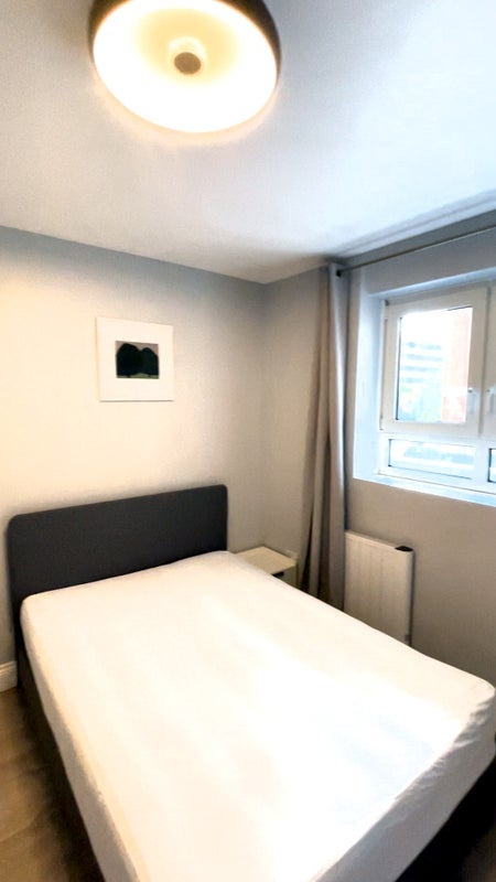 Room Fairclough Street in Greater London