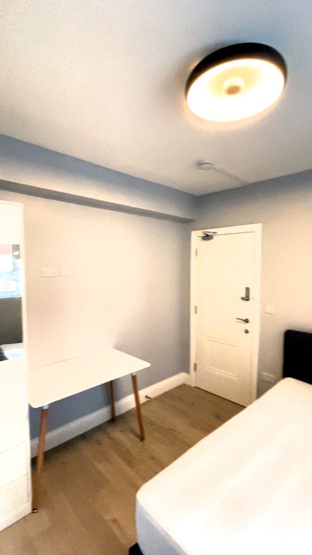 Room Fairclough Street in Greater London
