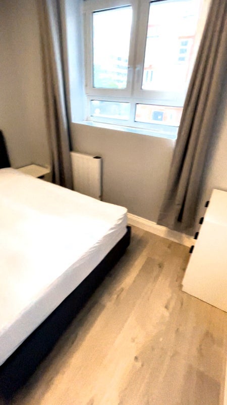 Room Fairclough Street in Greater London
