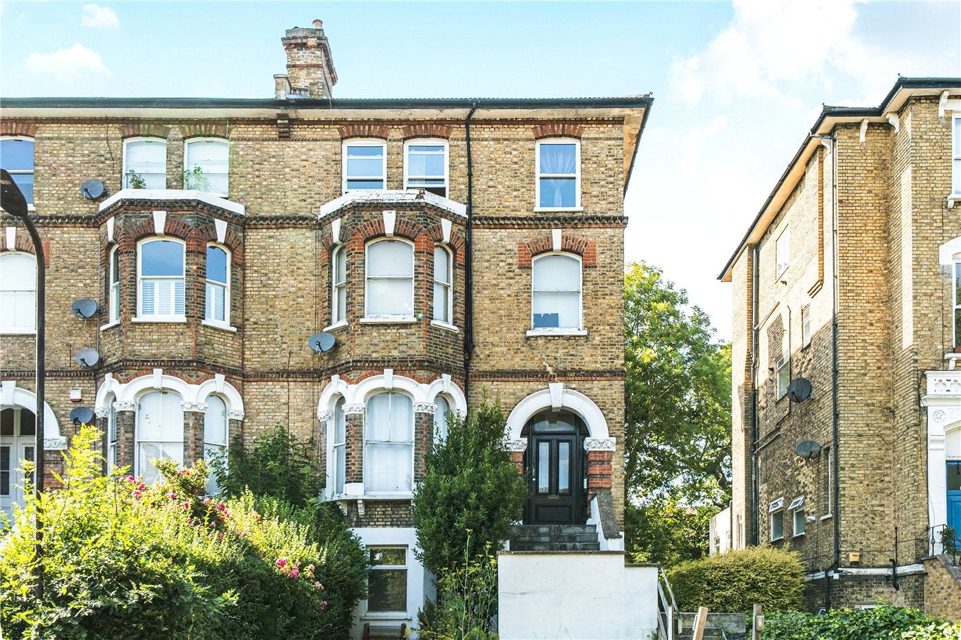 Flat Thicket Road in Greater London