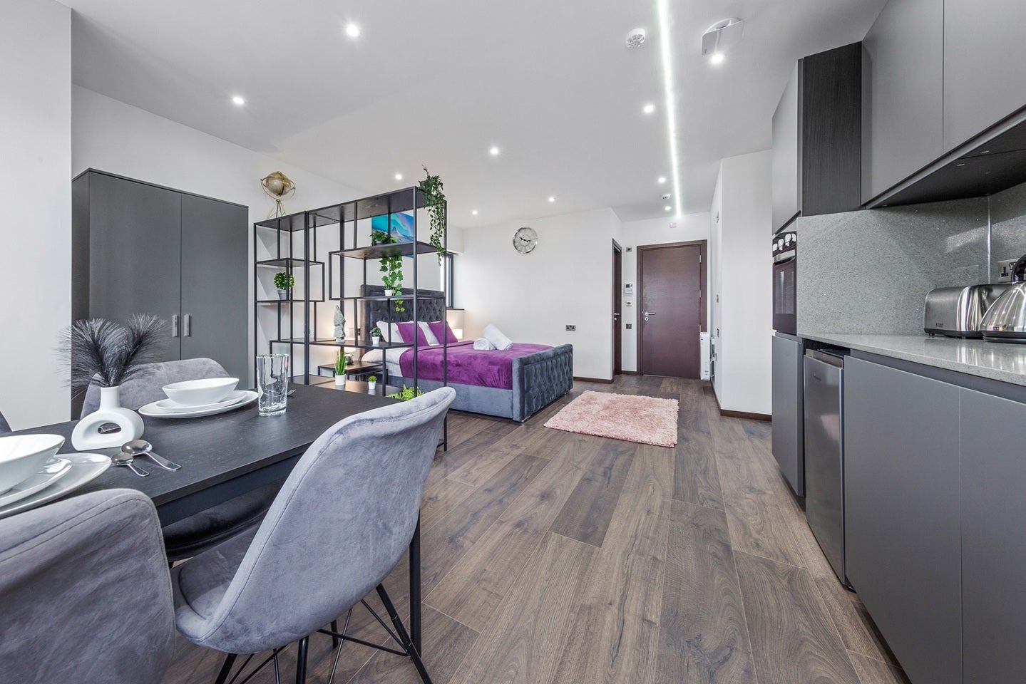 Flat Woodstock Road in Greater London