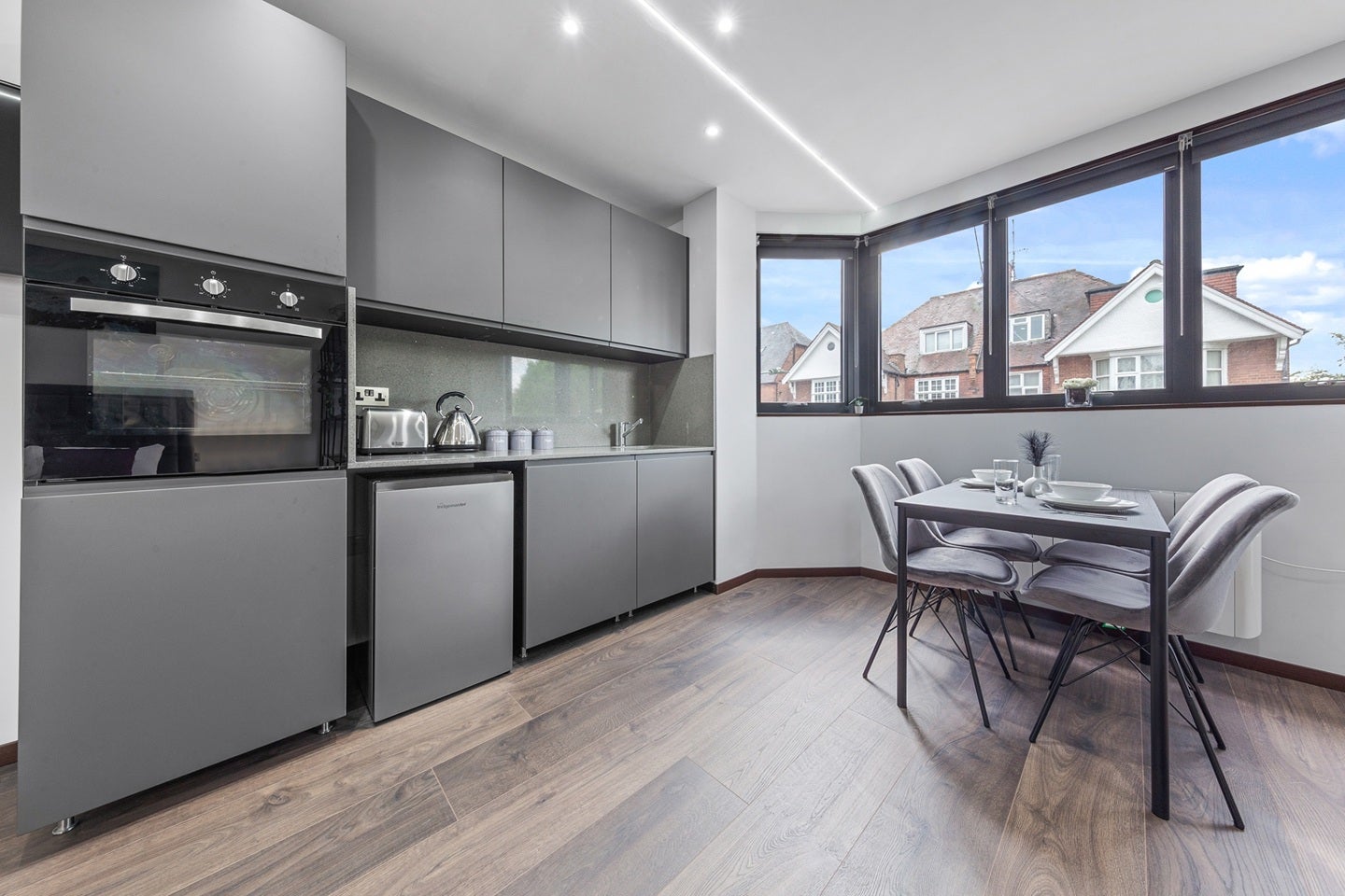 Flat Woodstock Road in Greater London