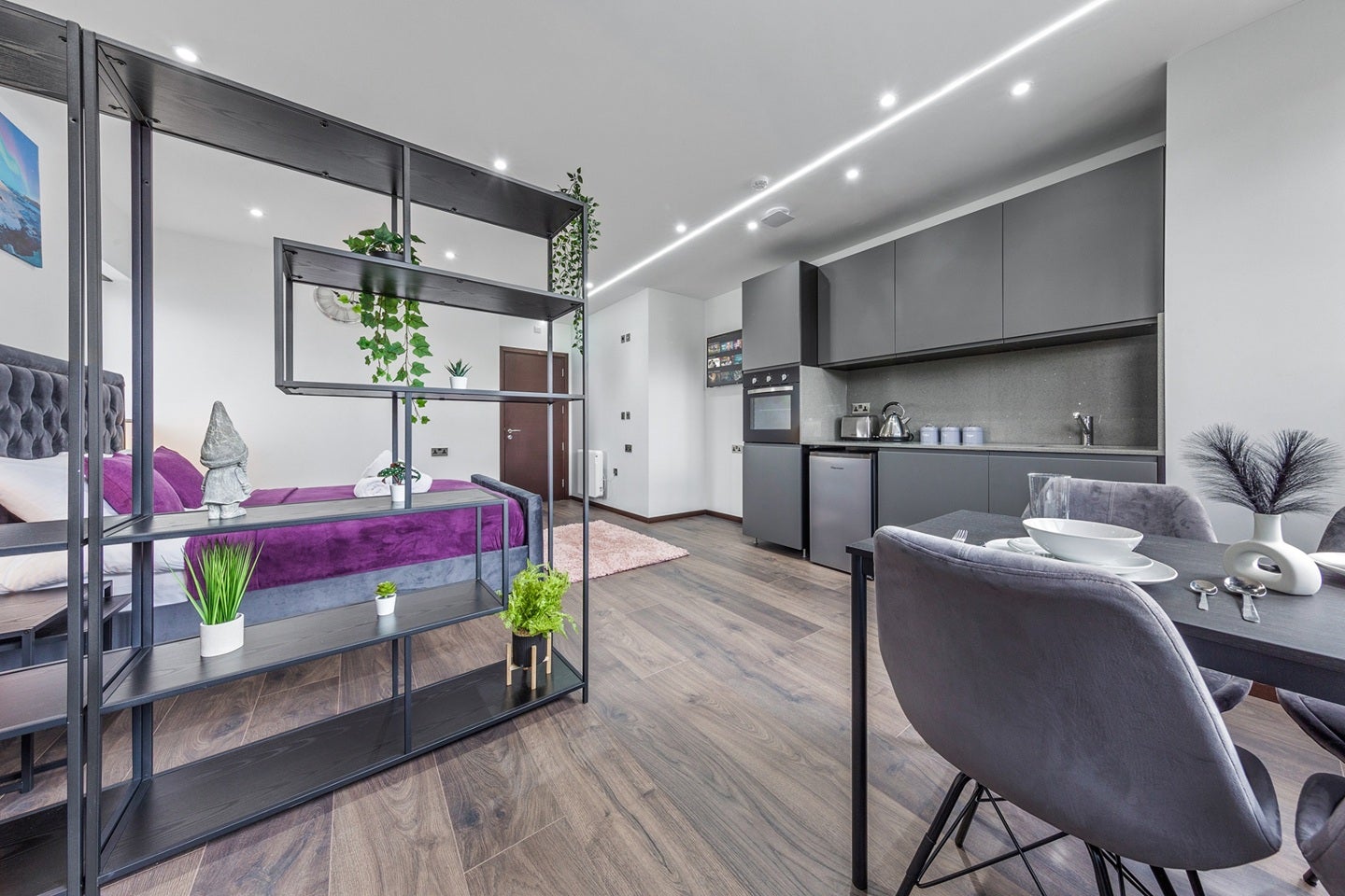 Flat Woodstock Road in Greater London