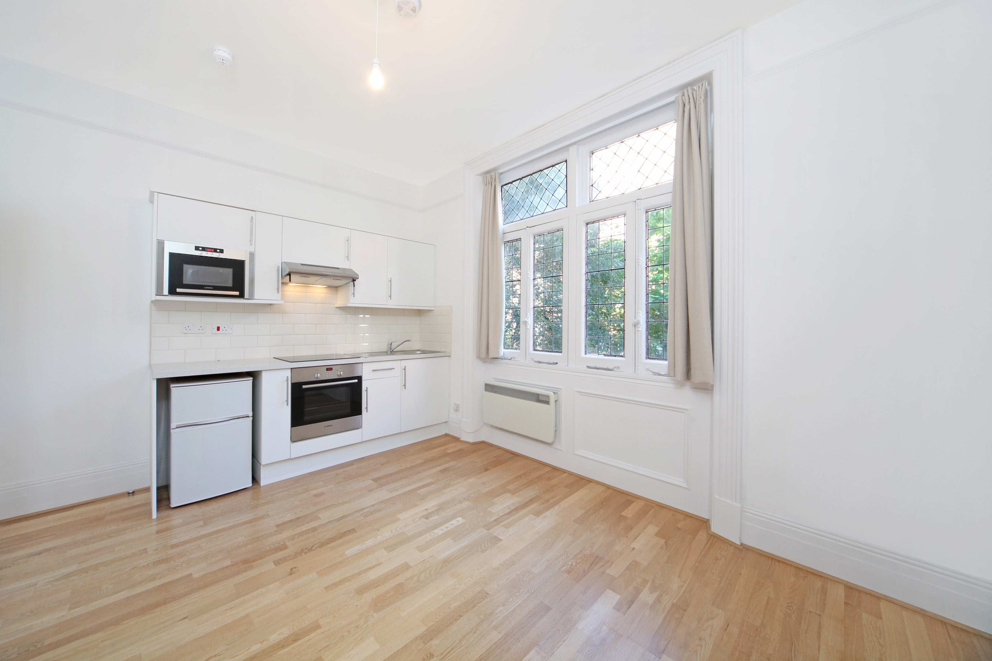 Flat Rosary Gardens in Greater London